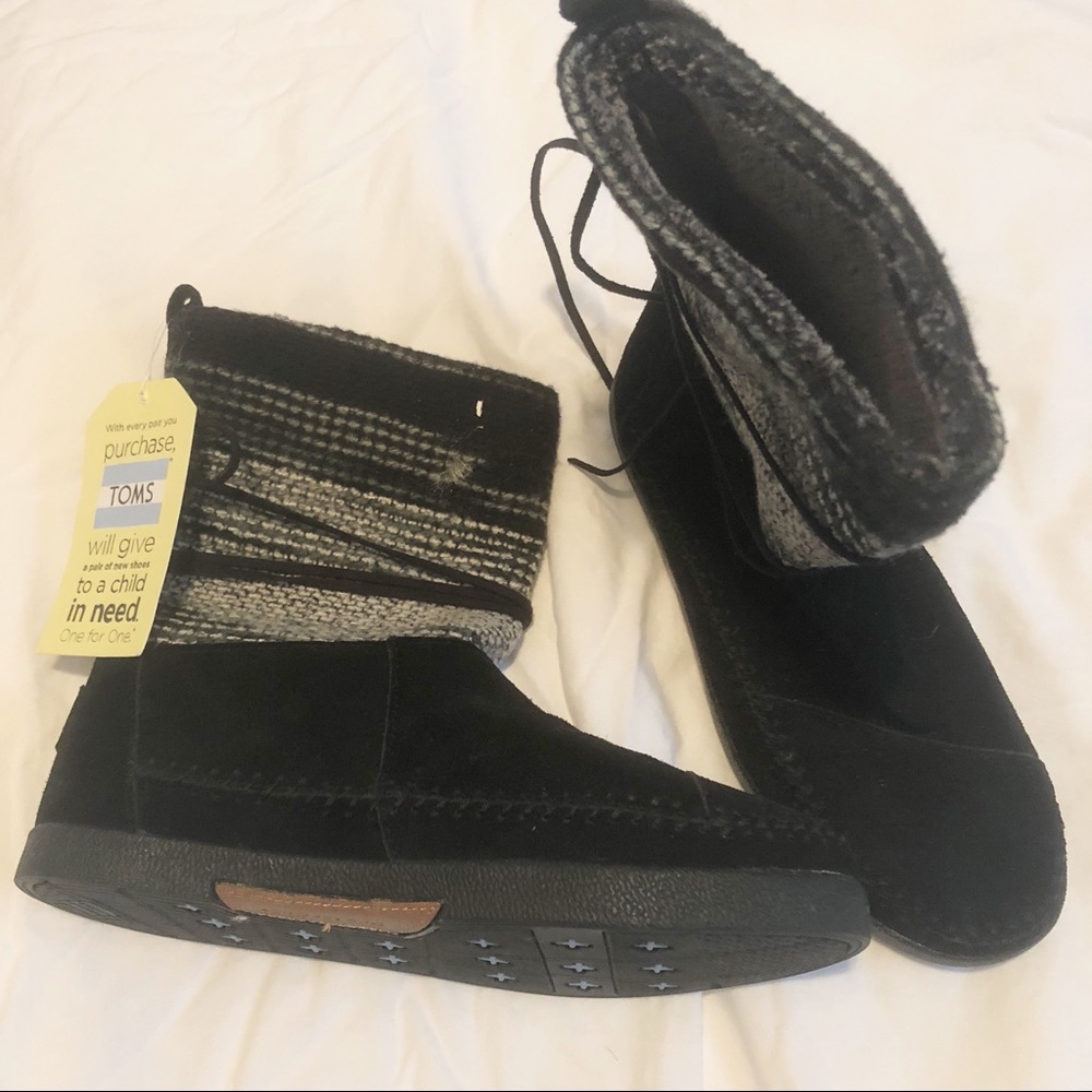 Brand new black Toms casual boots
